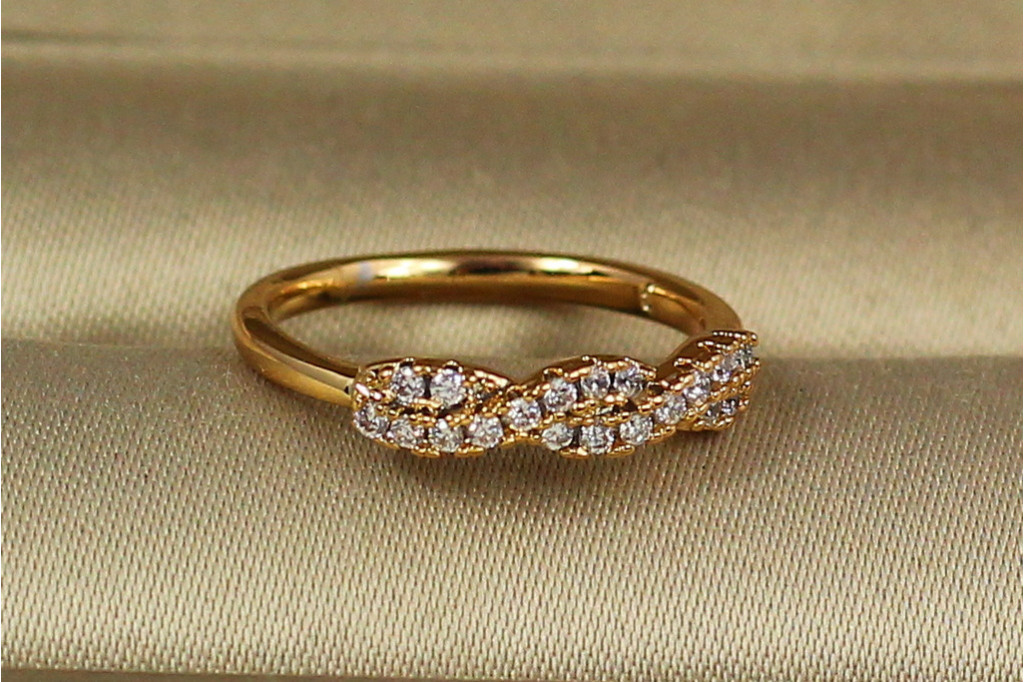 Кольцо Xuping Jewelry косичка из камней детское р 13 р золотистое