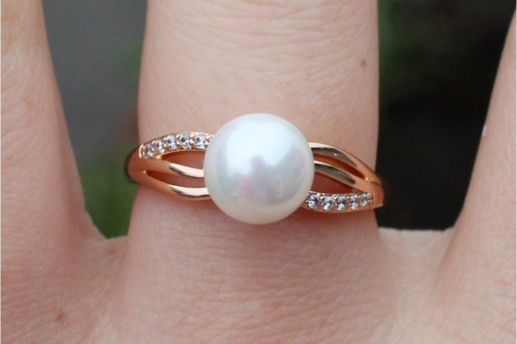 Кольцо Xuping Jewelry с жемчугом 7 мм  р 17 золотистое